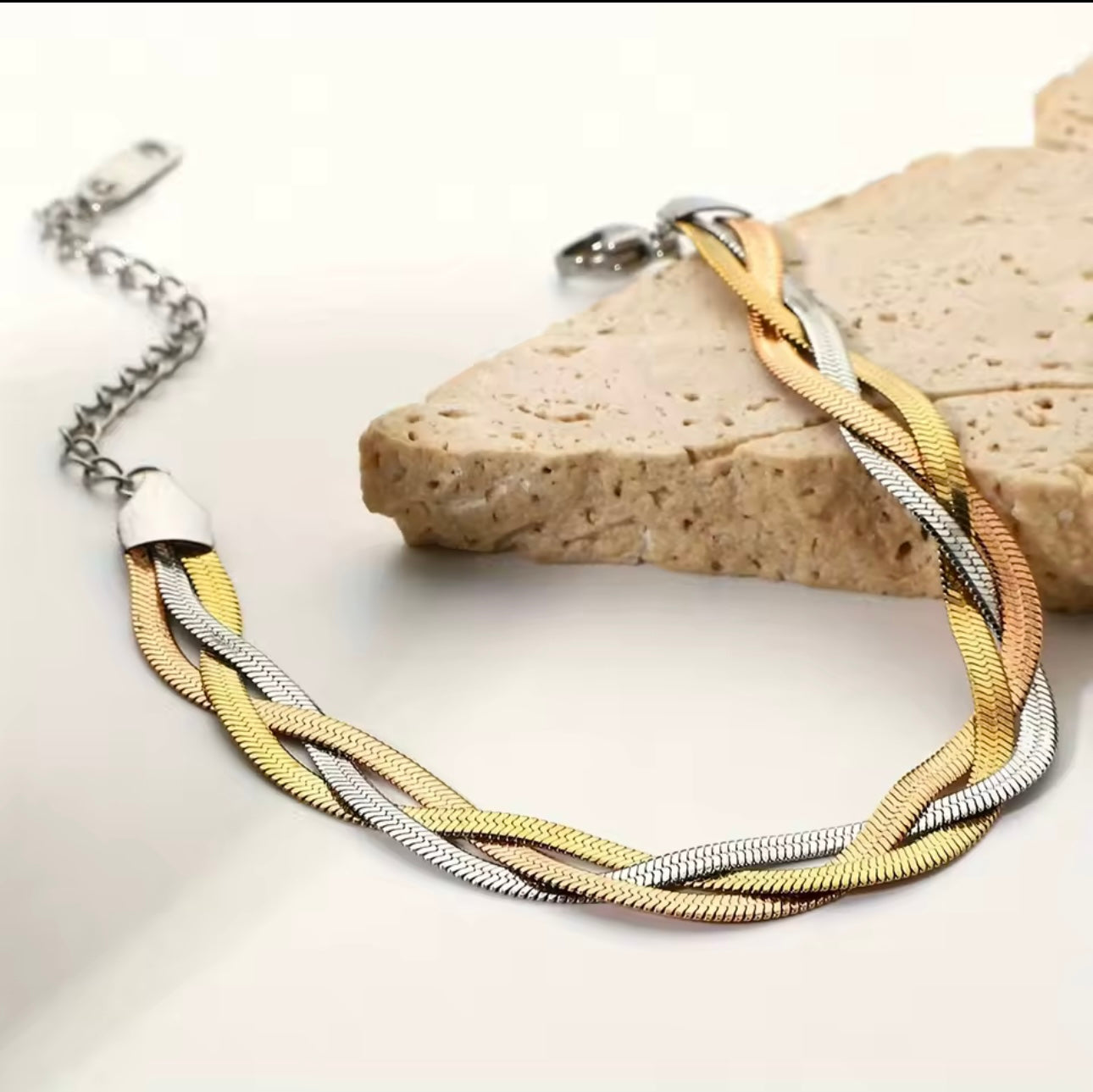 Three-color Bracelet Flat Necklace Set.