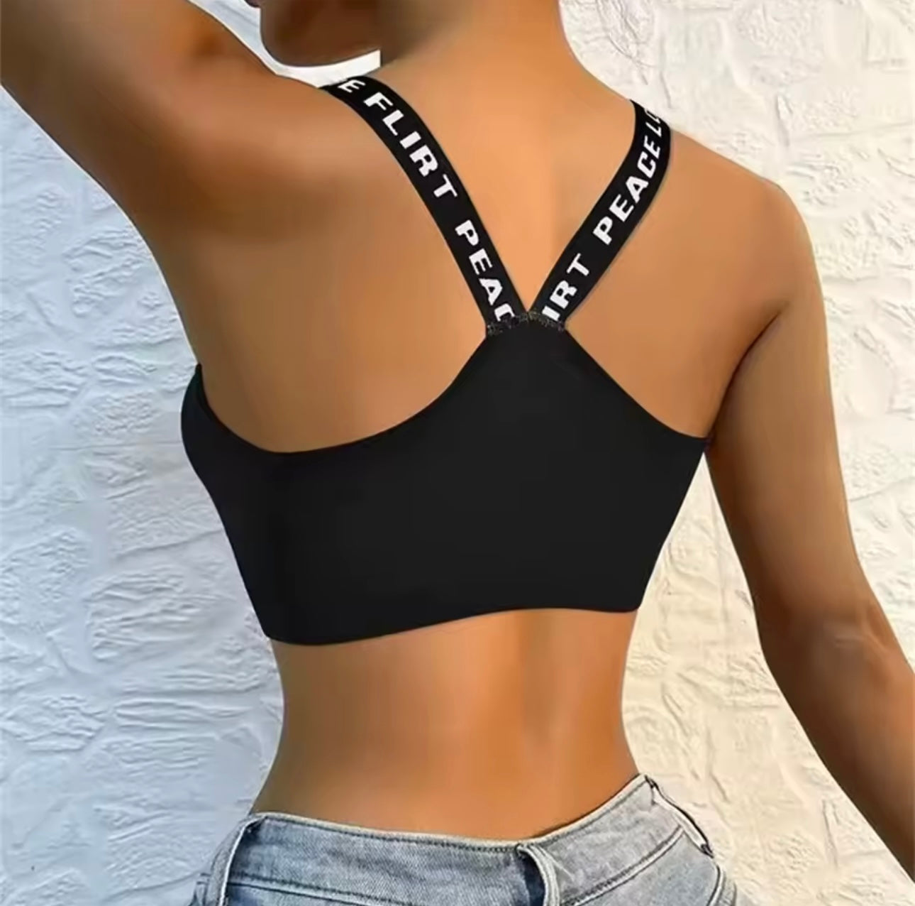 shimo/ Lady Wearing Sports Bras